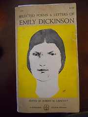 艾米莉·狄金森诗集的封面。