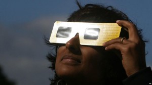 Eclipse眼镜通过BBC.co.uk