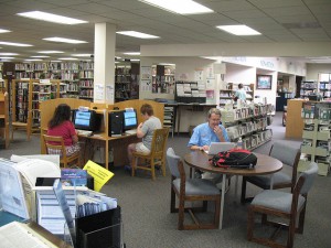 Friendswood Library_Image通过闪烁