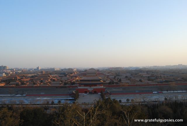 从山顶上看，你可以看到老北京……