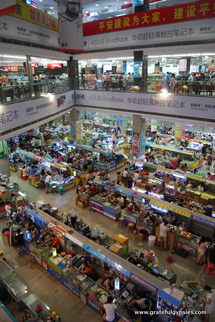 深圳众多繁华市场之一。
