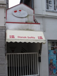“丹麦语Softis”情况一团糟。在丹麦,符号就会说:“丹麦语Softice”。