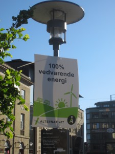 新政党alternative的海报。牌子上写着:“100%可再生能源。(声明:这不是一个政治博客;因为Alternativet是一种新事物，所以对它进行了更深入的讨论。)