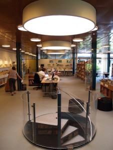 Rødovre图书馆的场景。(由Flickr的seier+seier提供，CC License。)