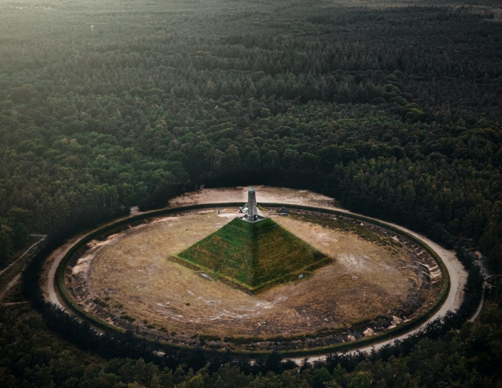 荷兰奥斯特利茨金字塔纪念碑
