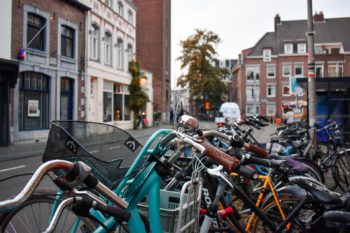 荷兰术语荷兰到达交通自行车