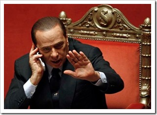 Silvio-Berlusconi-al-Telefono-in-Parlamento