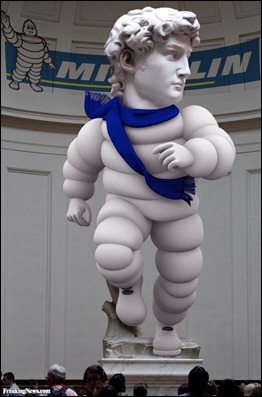 Statue-of-David-as-the-Michelin-Man——96374
