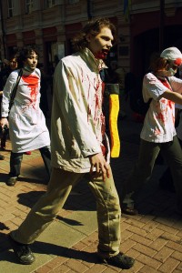 2009年莫斯科僵尸行走的参与者。由wikiccommons提供。