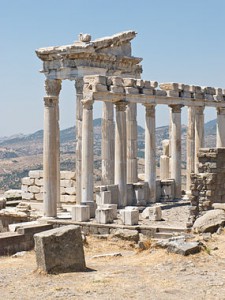 佩尔加蒙（Pergamon）重建的特拉真神庙（Trajan）。由Wikicommons提供。