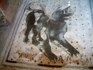 洞穴canem马赛克(“小心狗”)是罗马别墅门槛的流行主题。由WikiCommons提供。