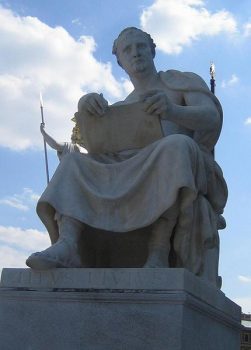 Livius雕像Auf der Rampe des Parlaments。由Wkimedia Commons提供。