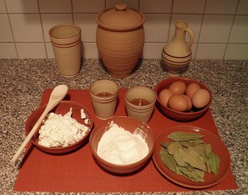 利布姆（甜芝士蛋糕）libum是罗马早期历史上有时会给家用烈酒的牺牲蛋糕。由Wikimedia Commons提供。