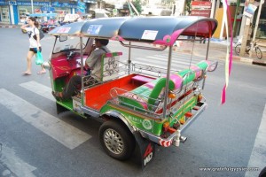 坐上嘟嘟车，让我们看看泰国!