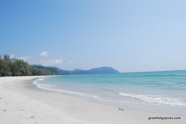 一个空的海滩...在泰国？