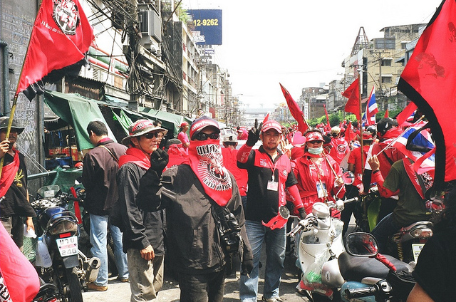 “红衫军”抗议者。图片来自flickr.com的Nate Robert。